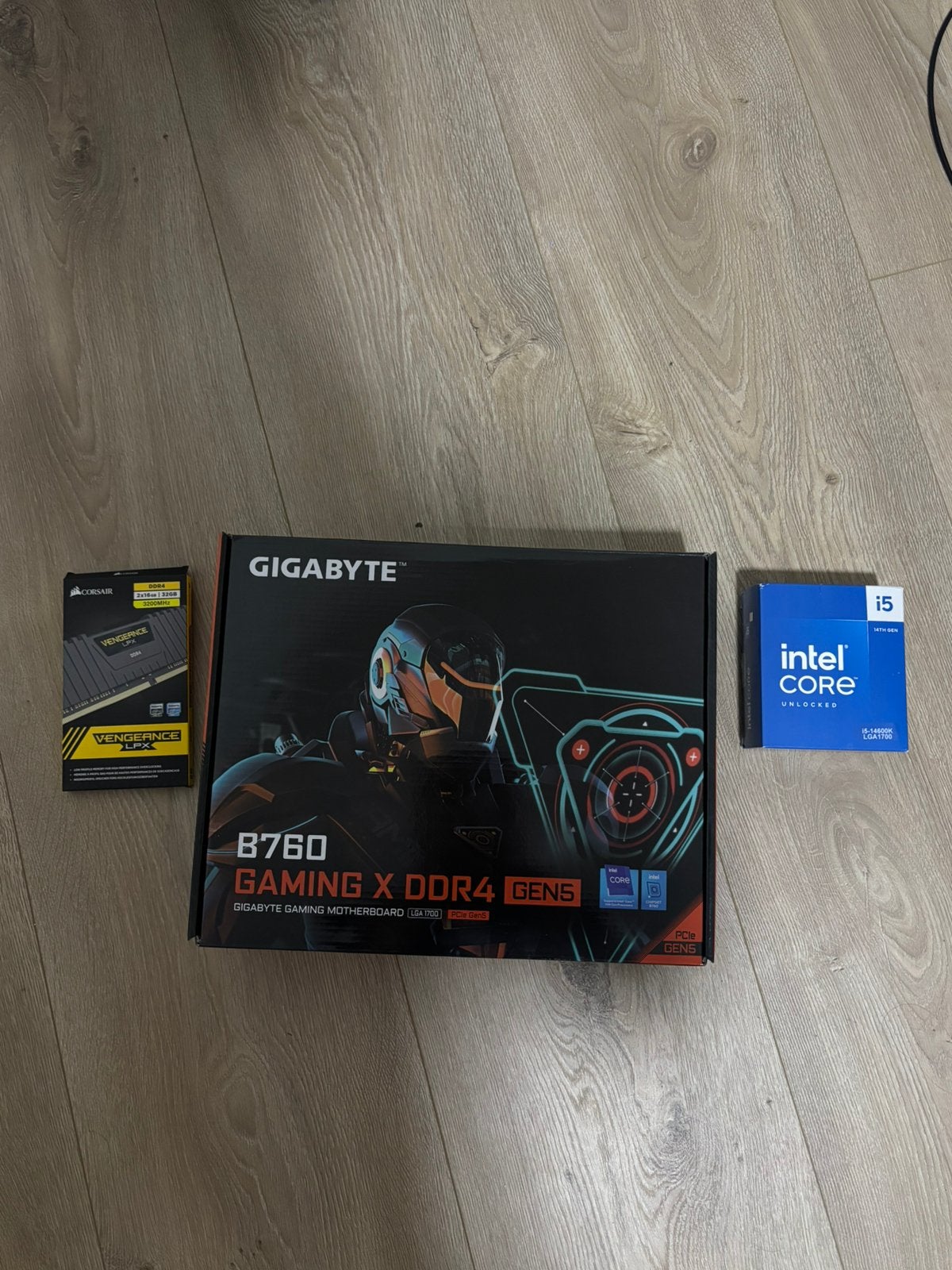 Gaming PC Upgrade Set - i5-14600K + B760 Motherboard + 32GB, Computers en Software, Ophalen, Zo goed als nieuw, DisplayPort