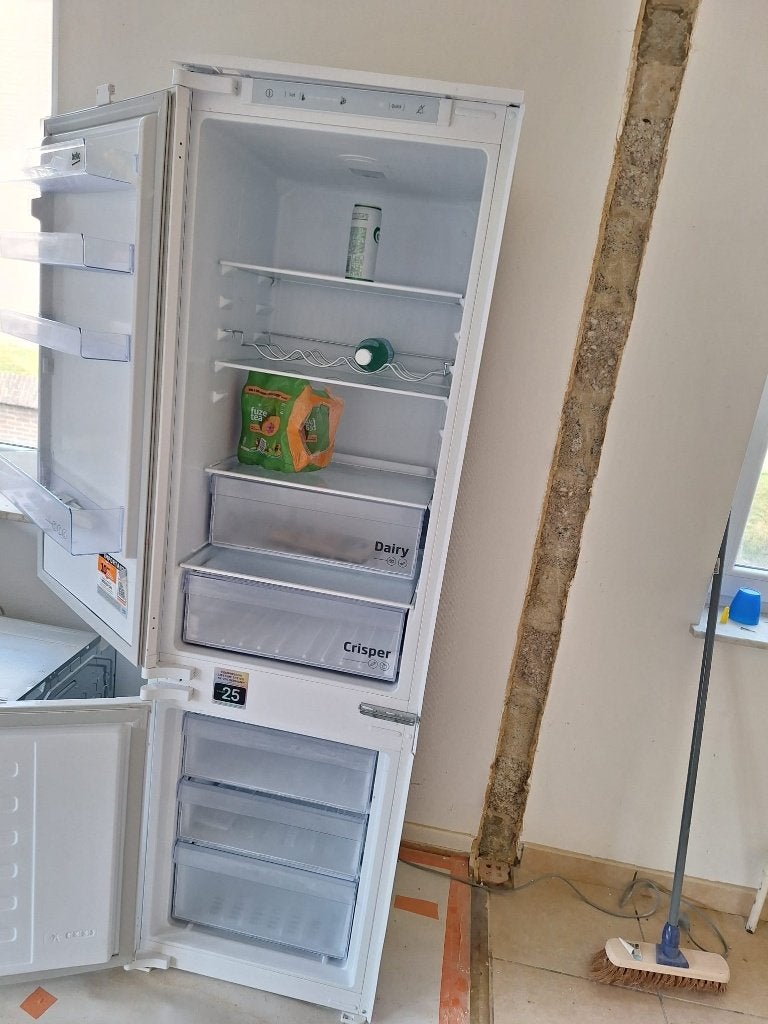 Frigo encastrable BEKO, Electroménager, Enlèvement, Comme neuf, Avec compartiment congélateur
