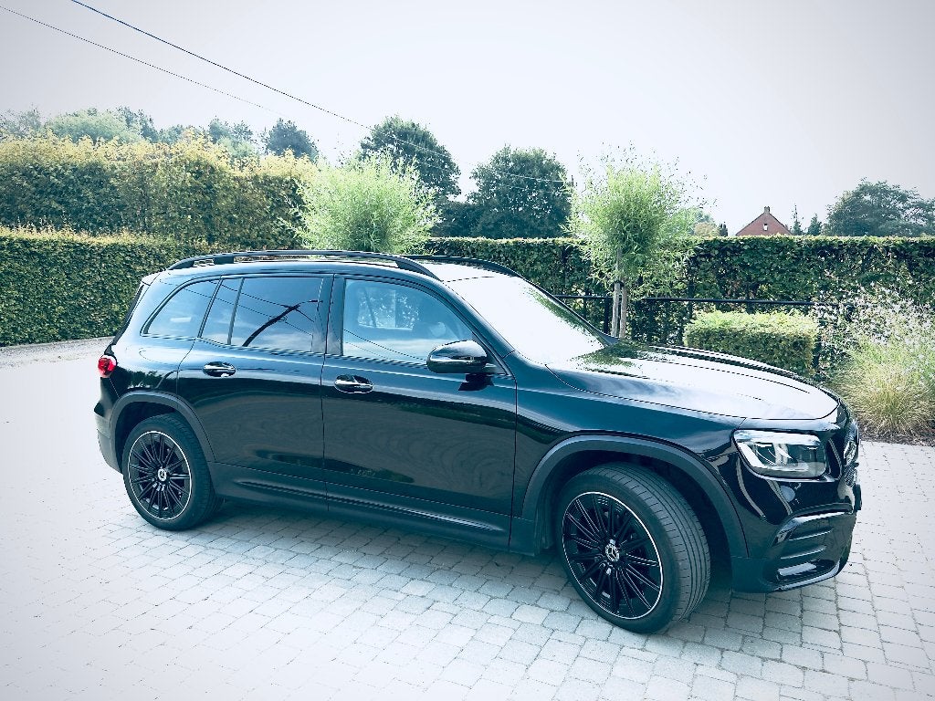 Mercedes GLB 180 AMG Line, Auto's, Mercedes-Benz, Dealer onderhouden, 4 cilinders, Leder en Stof, Zwart