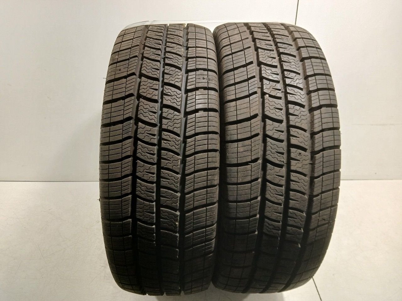 Bandenset 2 stuks 4-Seizoenen 215 60 R16, Onderdelen@venauto.nl, Van der Ven Autorecycling B.V., Ettenseweg 76, 4706 PB Roosendaal, The Netherlands