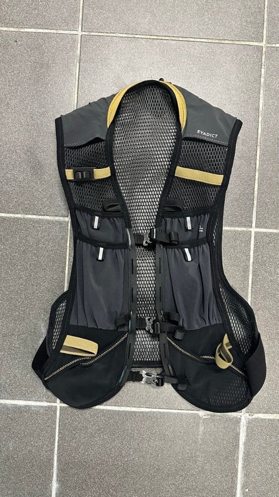 Trailvest 5 liter met bidonhouders, Sports & Fitness, Course, Jogging & Athlétisme, Autres marques, Course à pied, Comme neuf