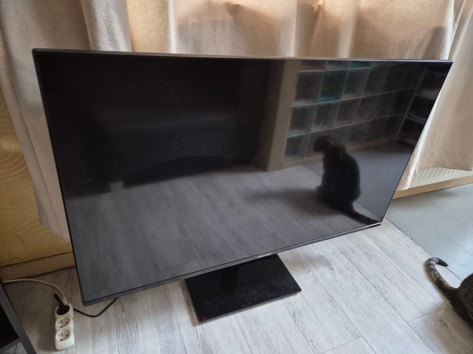 TV QLED edewood 50" sans les pieds, TV, Hi-fi & Vidéo, Télévisions, Autres marques, QLED, 50 Hz, Comme neuf