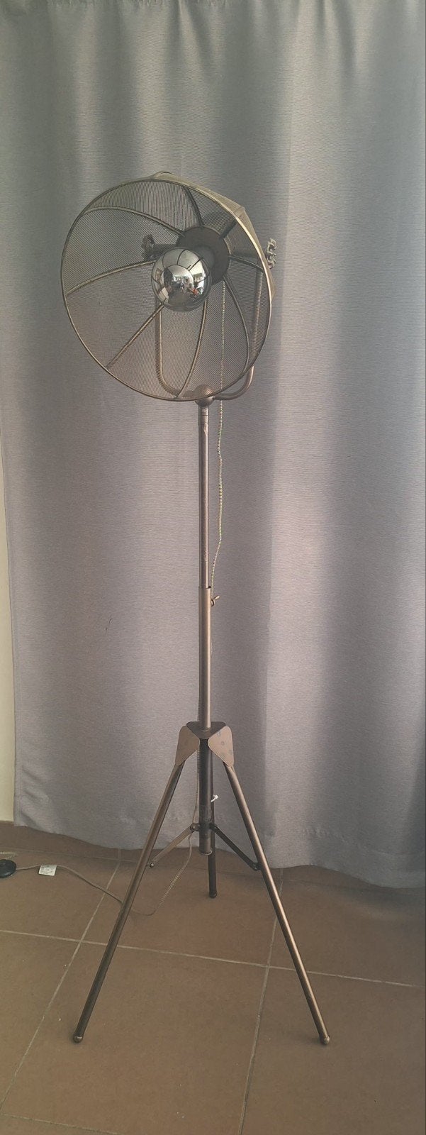 Stoere Industriële Driepoot Vloerlamp – Donkerbrons / Patina, Ophalen, Zo goed als nieuw, 150 tot 200 cm