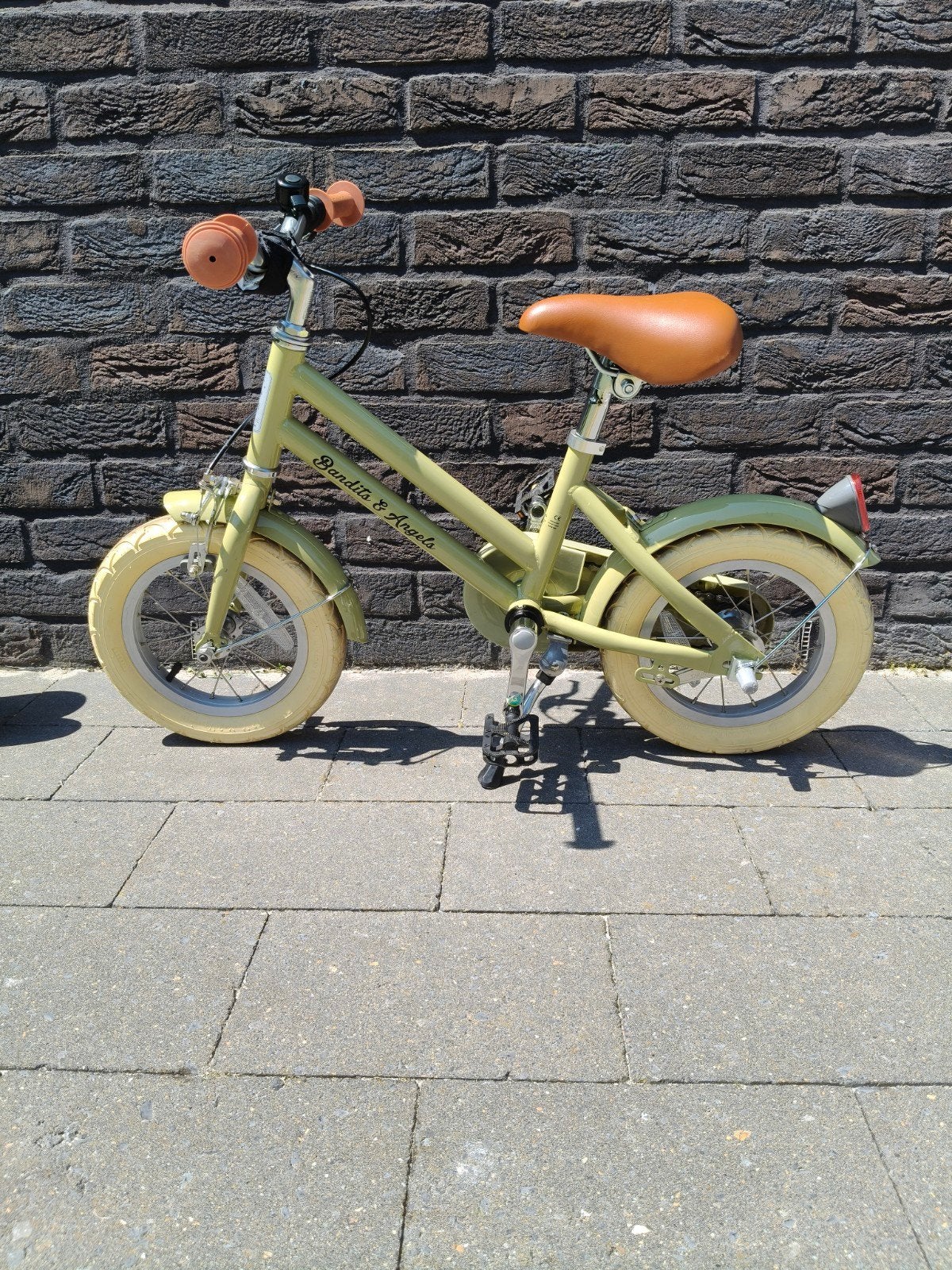 Kinderfiets bandits & angels, Fietsen en Brommers, Ophalen, Terugtraprem, Zijwieltjes, Gebruikt