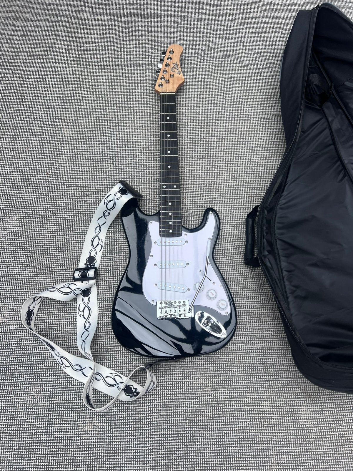 Guitare électrique Eko pour enfant, Musique & Instruments, Instruments à corde | Guitares | Électriques, Enlèvement, Comme neuf