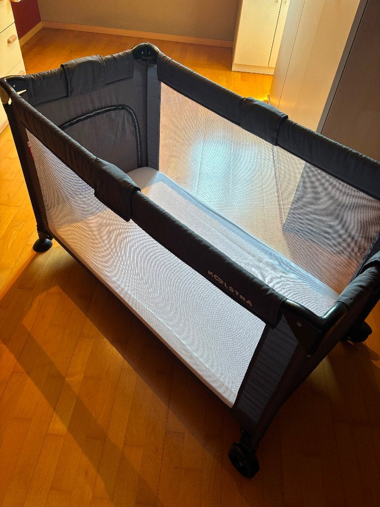 Campeerbedje met gewone matras, Enlèvement, Utilisé, Matelas