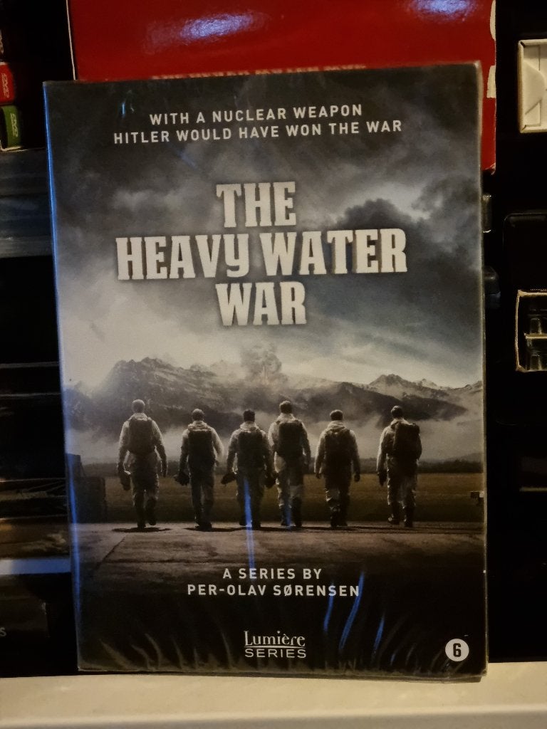 The Heavy Water War, Per-Olav Sorensen, Ophalen of Verzenden, Nieuw in verpakking, Engels, Nederlands