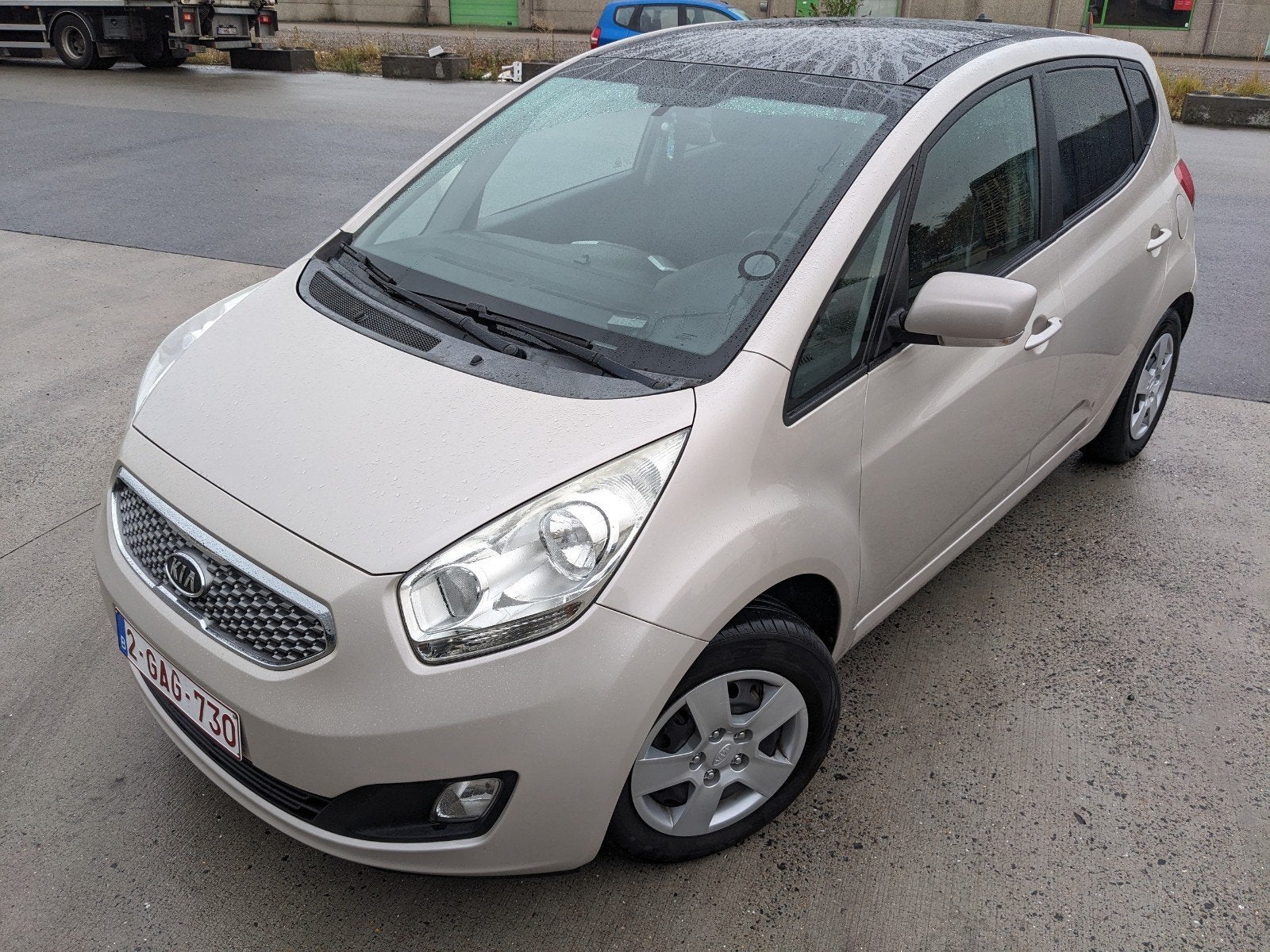 Kia Venga met Open Dak, Auto's, Kia, Euro 5, Zwart, 1396 cc, Beige