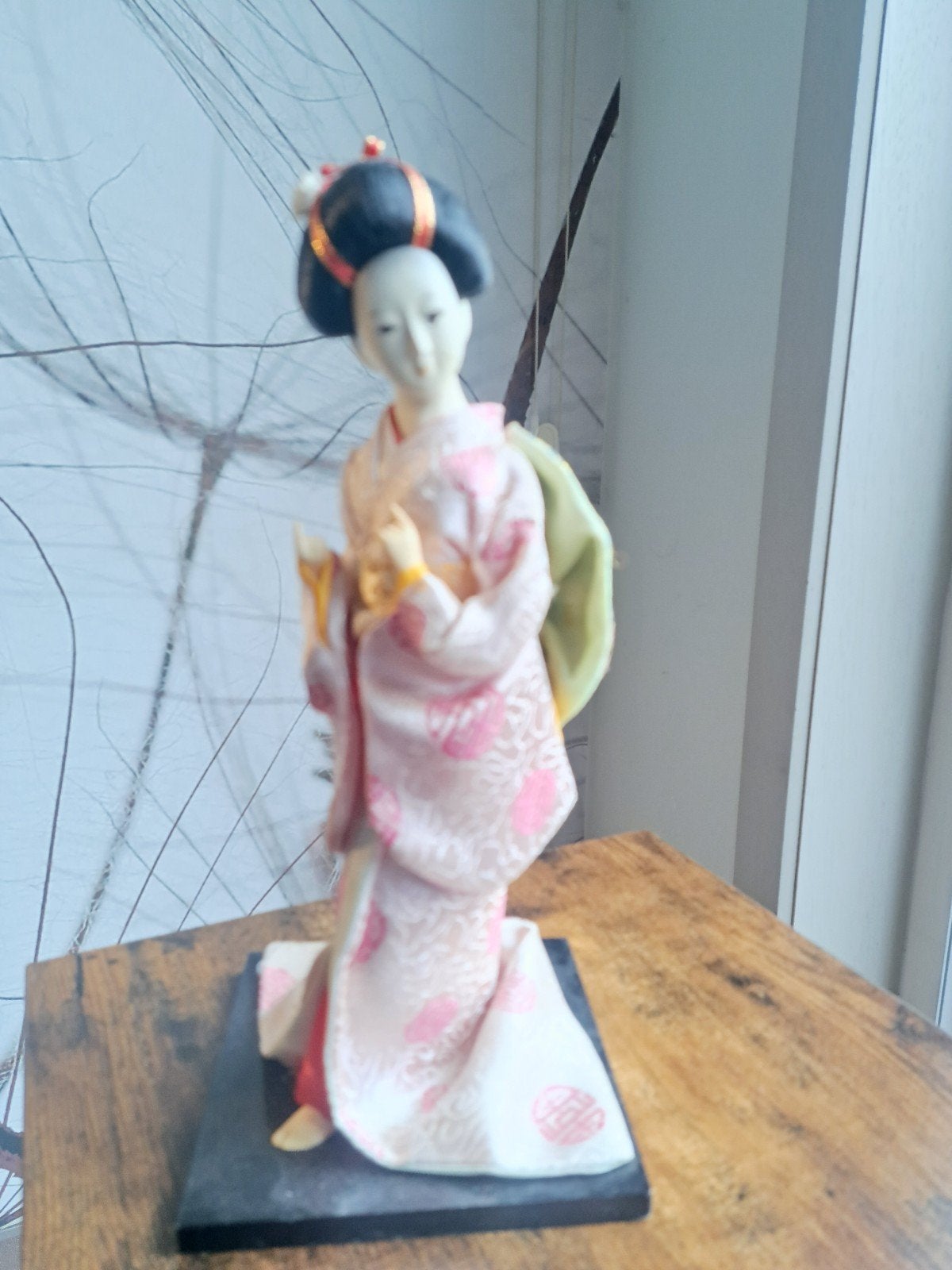 Japanse pop/beeldje op voetstuk, Ophalen