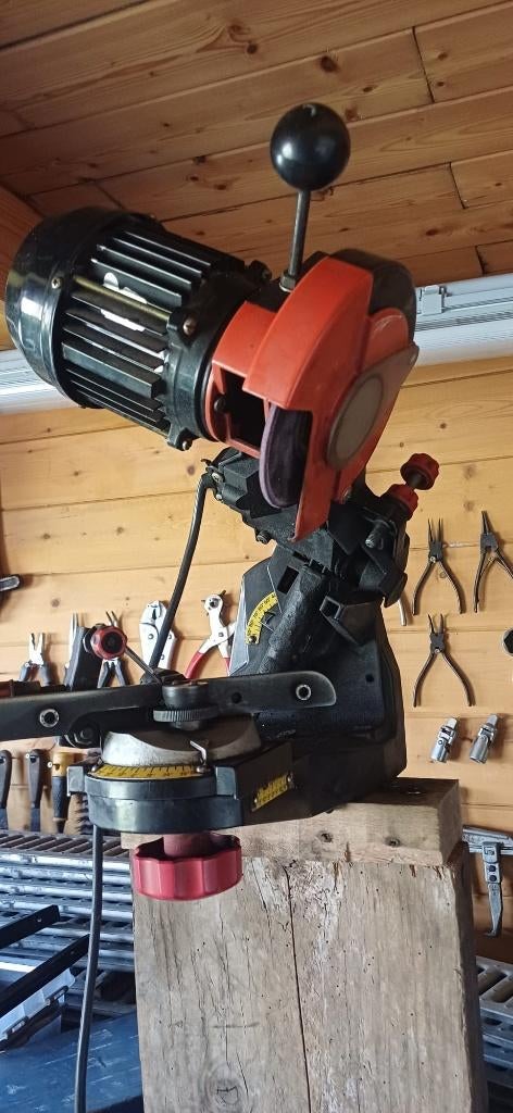 Kettingslijper, Enlèvement, Tronçonneuse