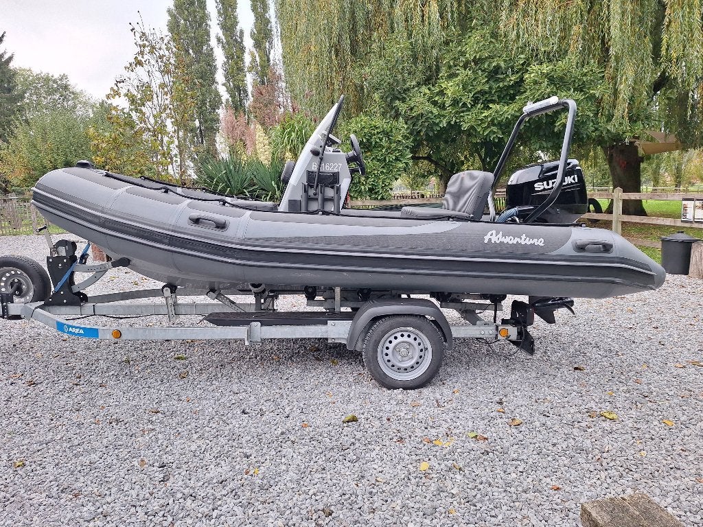 Bateau semi-rigide, Sports nautiques & Bateaux, Essence, 5 m, Comme neuf, 2 m