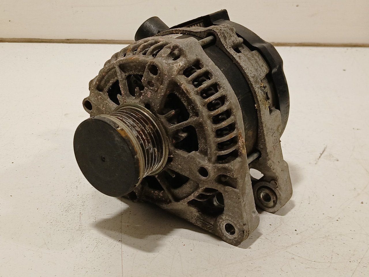 Dynamo Ford Fiesta, Onderdelen@venauto.nl, Van der Ven Autorecycling B.V., Gebruikt, Ettenseweg 76, 4706 PB Roosendaal, The Netherlands
