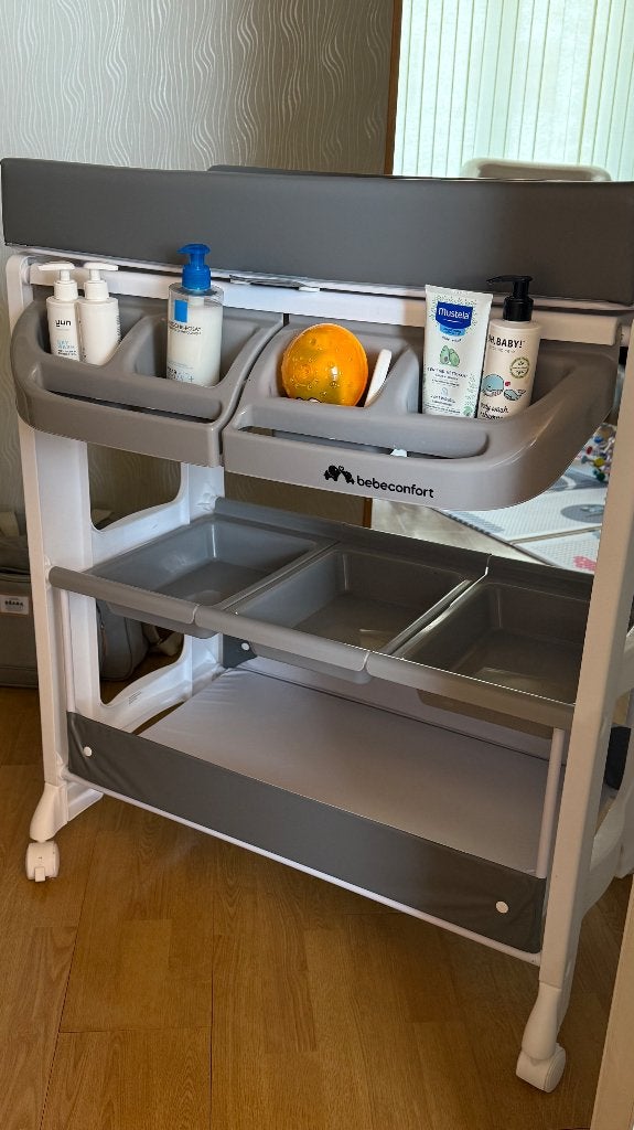 Bebé Confort  2-in-1 – Badje & Aankleedtafel, Enfants & Bébés, Bains & Soins, Enlèvement ou Envoi, Comme neuf, Baignoire, Autres marques