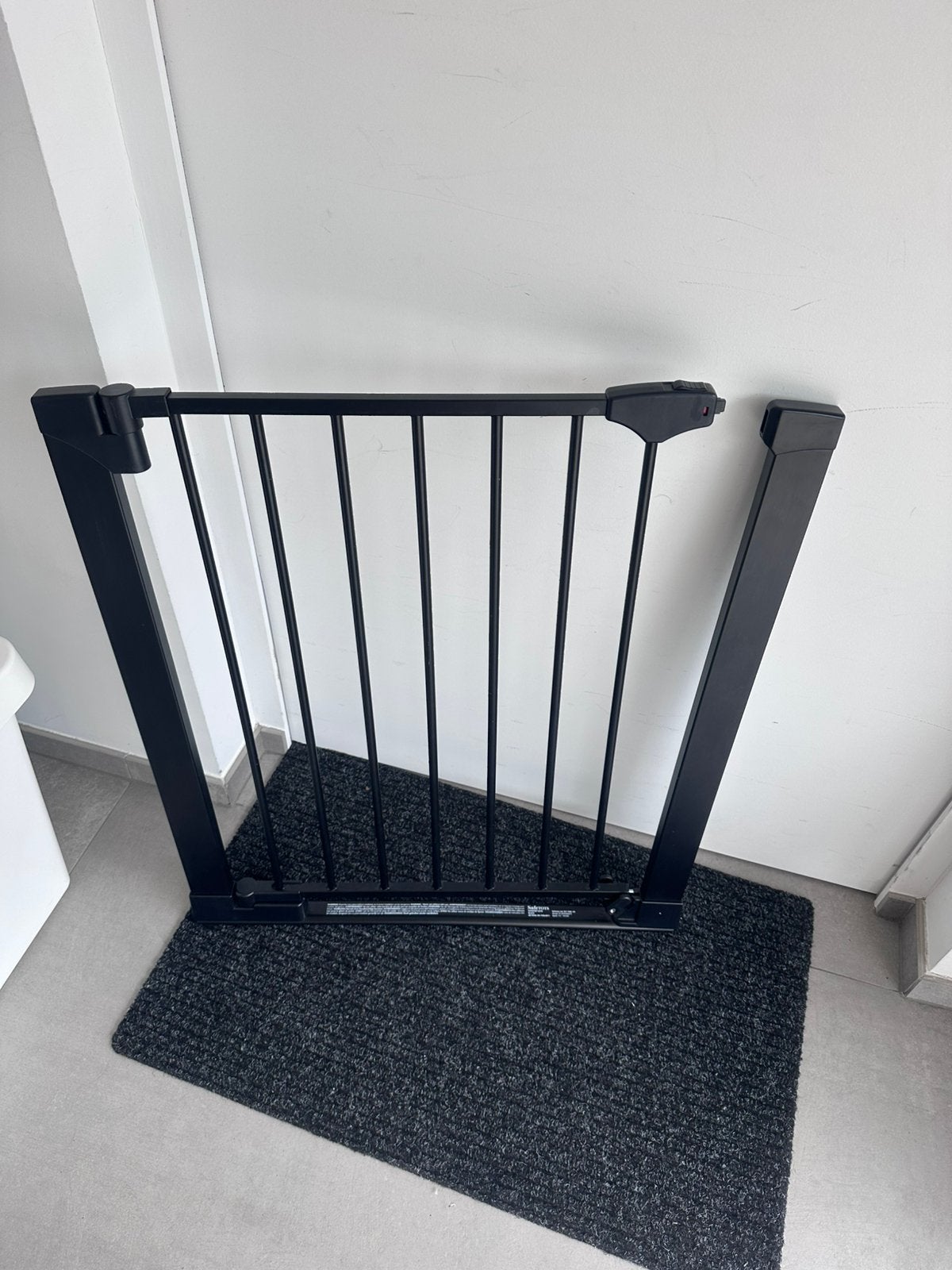Barrière enfants et bébé noir mat 66-75 cm comme neuve, Enlèvement, Comme neuf