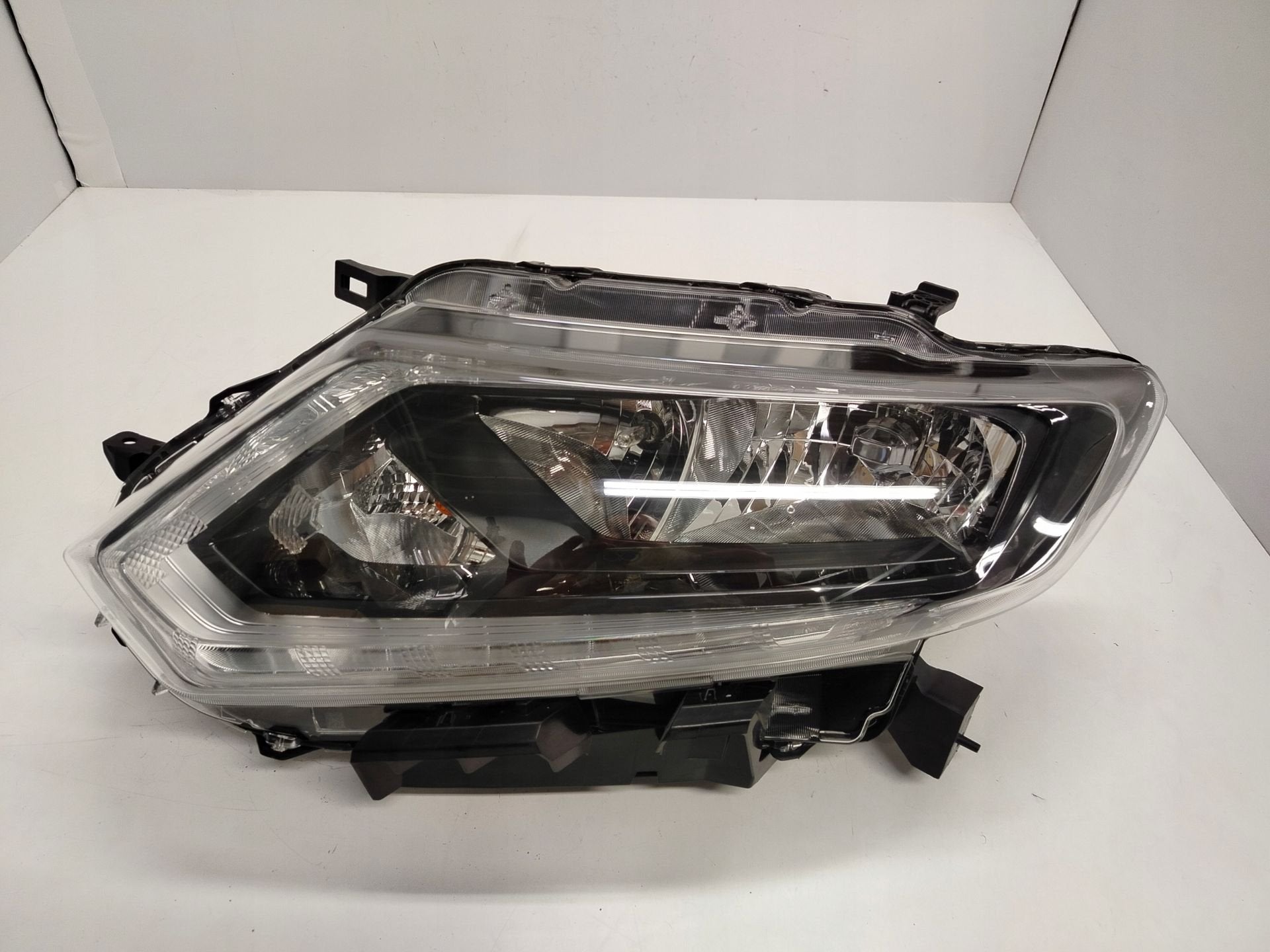 Phare gauche Nissan X-Trail, Nissan Motor Co., Ltd., Takashima 1-chome 1-1
220-8686  Yokohama, Utilisé, NISSAN_SR@mail.nissan.co.jp