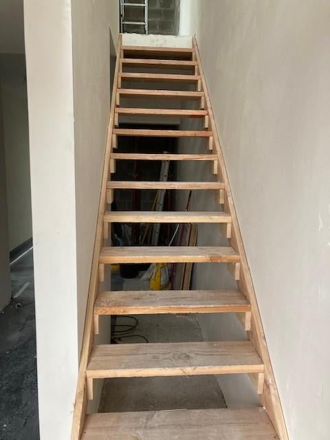 werftrap hout, Enlèvement, Utilisé