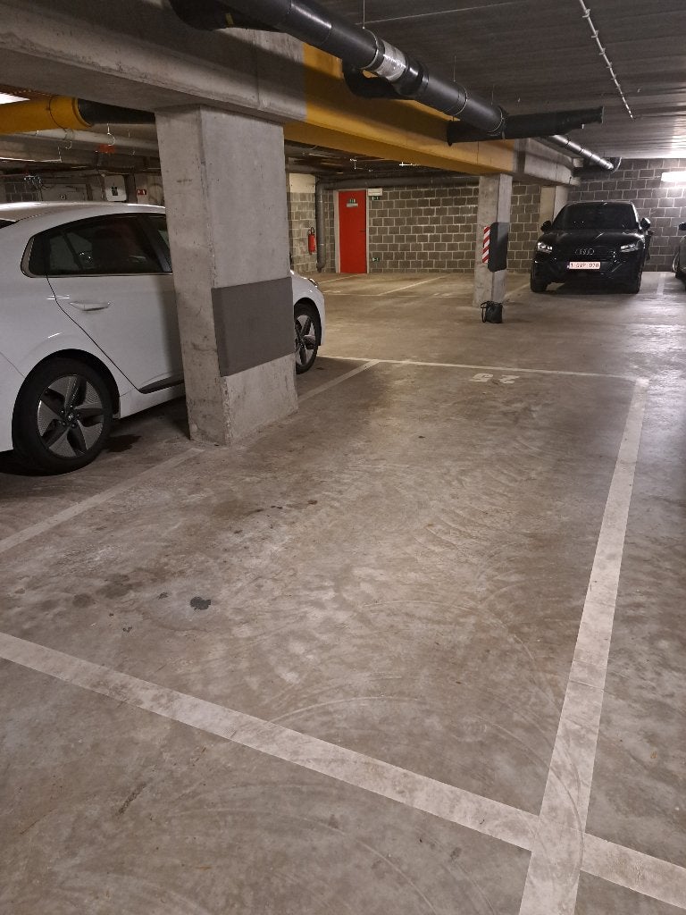 Autostaanplaats te huur in Berchem - Antwerpen, Immo, Garages en Parkeerplaatsen, Antwerpen (stad)