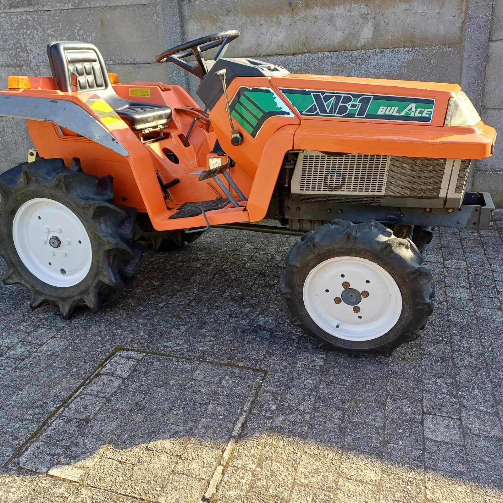 Mini-tracteur 4x4 Kubota Bullace XB 1, Enlèvement