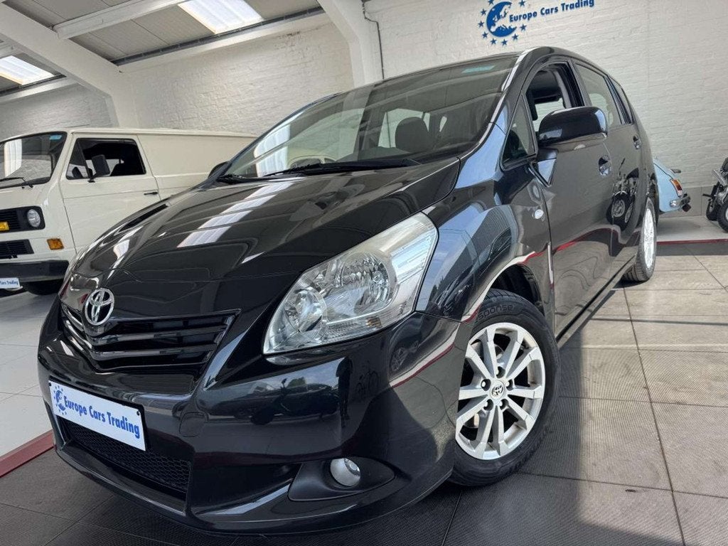 Toyota Verso 2.0D-4D 126CH TOIT PANORAMIQUE GAR 12M, Auto's, Toyota, Stof, 93 kW, Zwart, https://public.car-pass.be/vhr/7b50fdb7-0c7a-4ce4-9d56-a07595468336