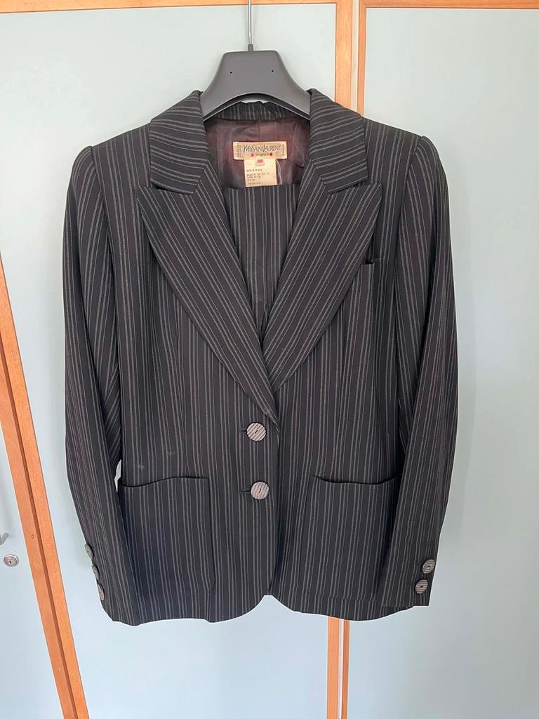 Tailleur Yves Saint Laurent, Vêtements | Femmes, Enlèvement, Porté, Costume ou Complet