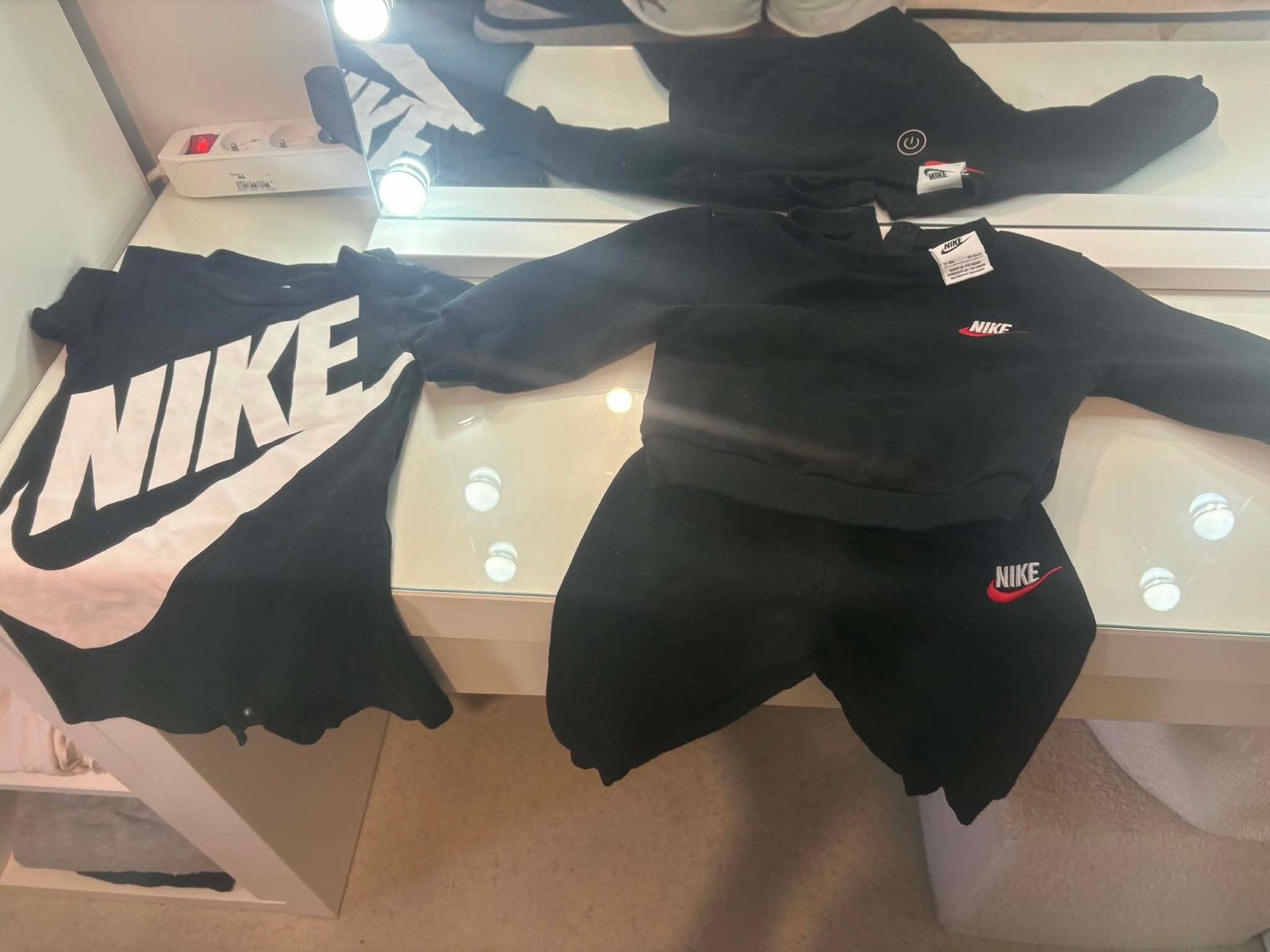 Nike kledij peuter 18 maand, Fietsen en Brommers, Brommers | Toebehoren, Ophalen, Zo goed als nieuw