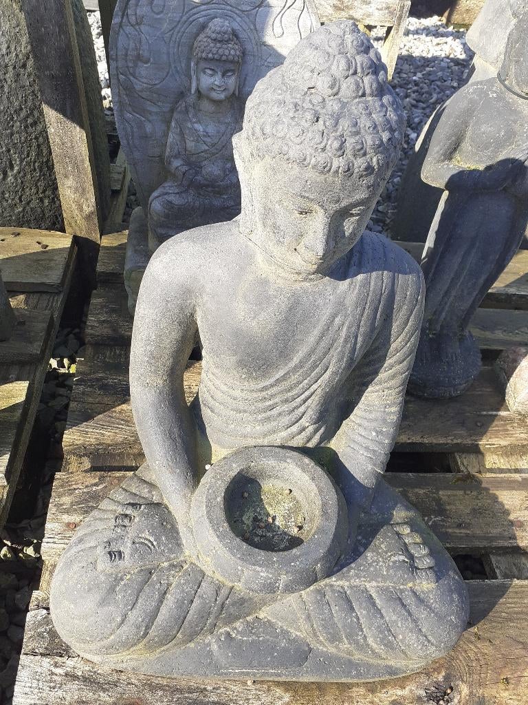 BUDDHA MET EEN GERECONSTITUEERDE STENEN KOM, Ophalen, Zo goed als nieuw, Overige materialen, Boeddhabeeld