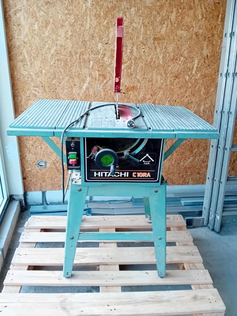 Scie à table avec nouvelle lame Hitachi, Enlèvement