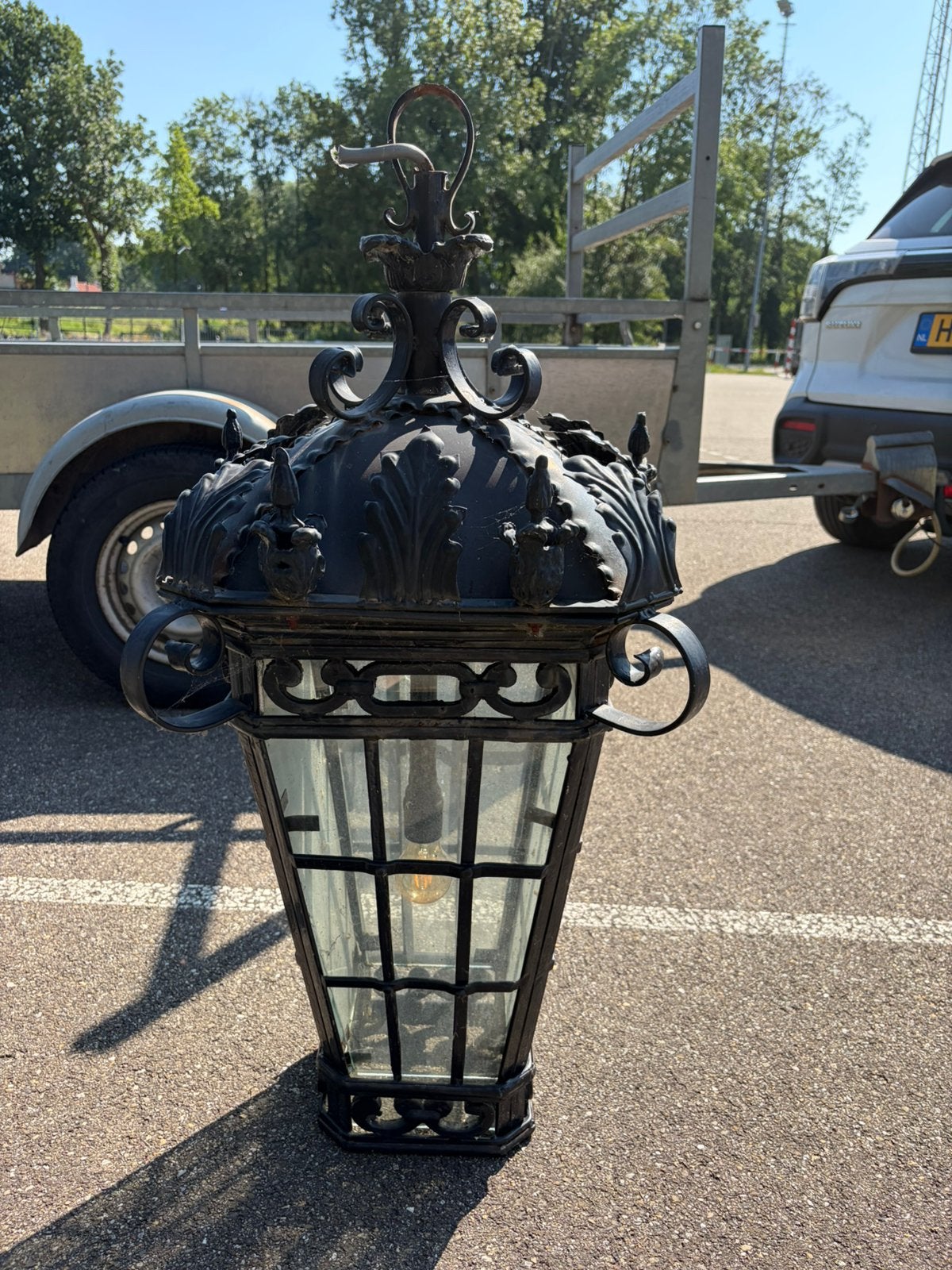 Set van 2 antieke smeedijzeren buitenlampen met beugels, Antiek en Kunst, Ophalen