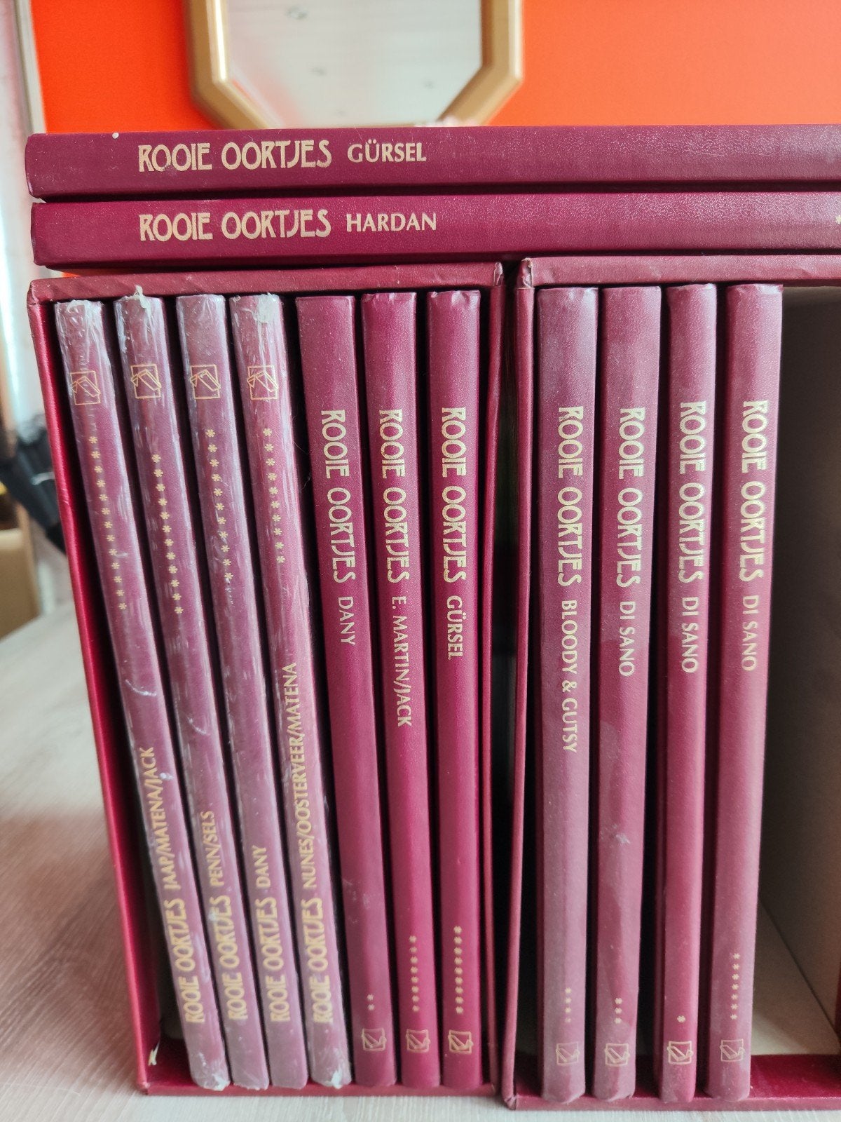rode oortjes, Boeken, Ophalen