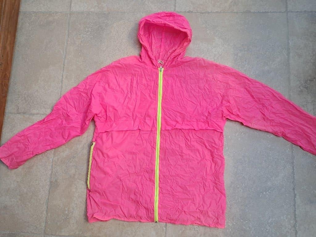 Fluo roze Kawe regenjas mt Medium, Kleding | Dames, Ophalen of Verzenden, Zo goed als nieuw, Maat 42/44 (L), Roze