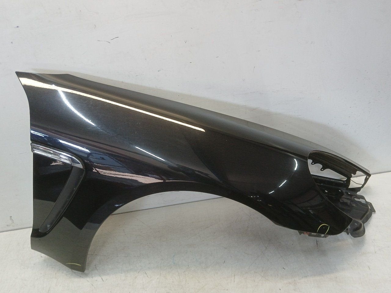 Spatbord rechts voor Porsche Panamera, Auto-onderdelen, Onderdelen@venauto.nl, Van der Ven Autorecycling B.V., Gebruikt, Ettenseweg 76, 4706 PB Roosendaal, The Netherlands