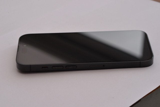 iPhone 14 Pro 256 Go noir + coque Otterbox Strada, 256 GB, IPhone 14 Pro, Enlèvement ou Envoi, Comme neuf