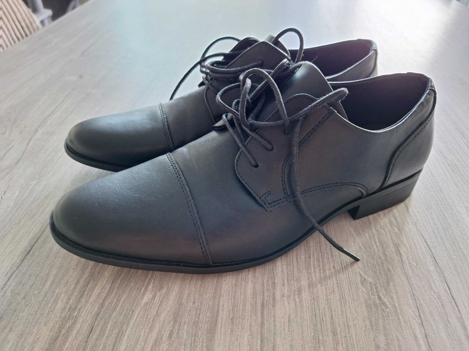 Des chaussures habillées., Neuf, B. Blake, Enlèvement, Noir