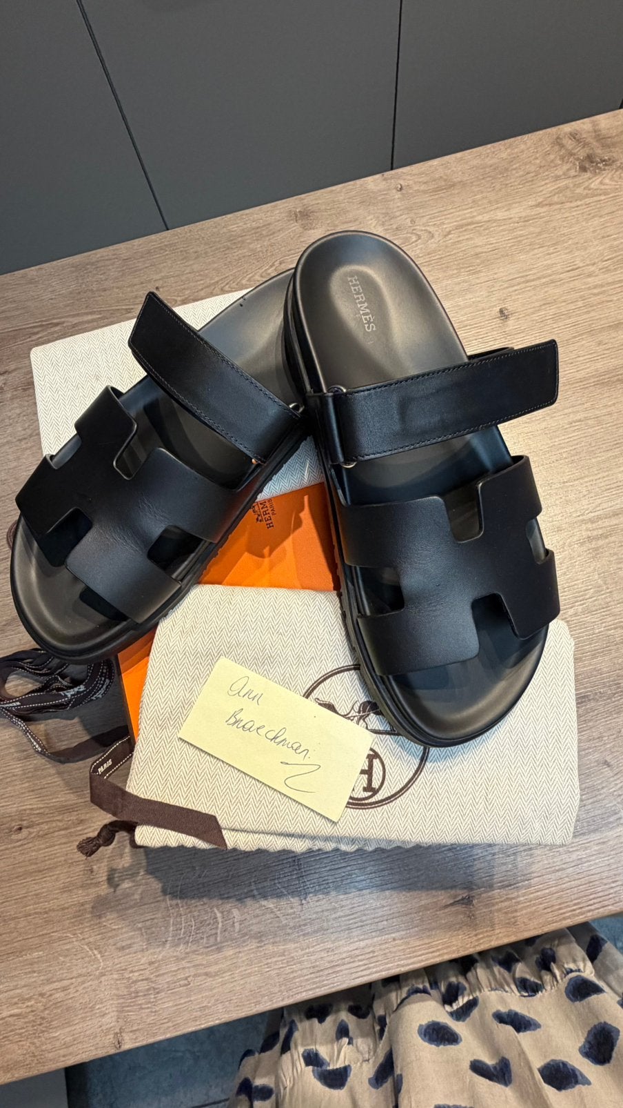 Chypre originale d'Hermès noire 40.5 neuve, Vêtements | Femmes, Chaussures, Enlèvement ou Envoi, Comme neuf, Noir