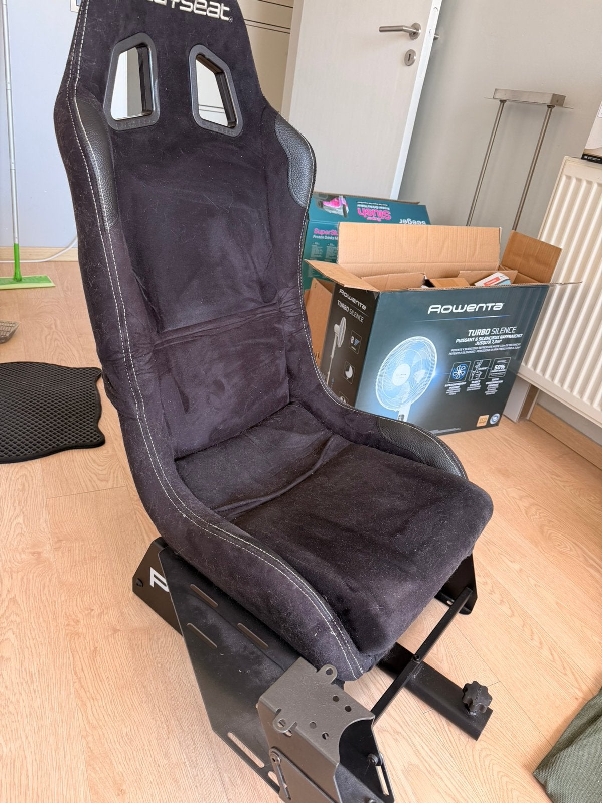 Playseat met logitech stuur, pedalen en handbak, Consoles de jeu & Jeux vidéo, Consoles de jeu | Sony Consoles | Accessoires, Enlèvement
