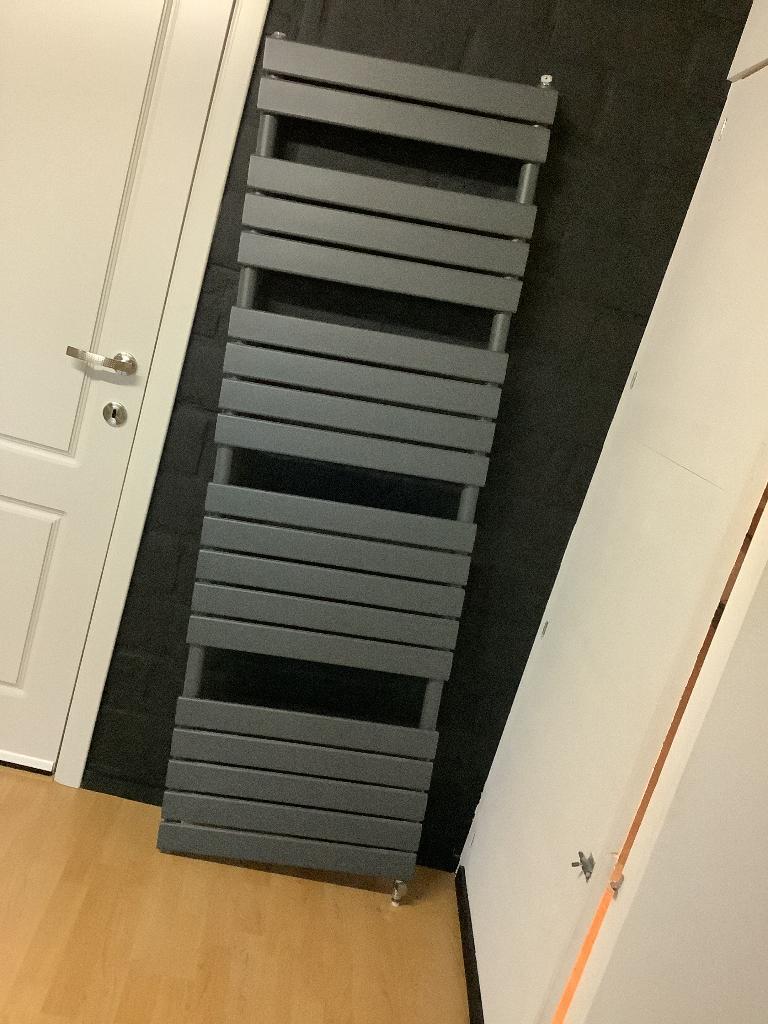 Badkamer verwarming, Doe-het-zelf en Bouw, Ophalen, Zo goed als nieuw, Radiator