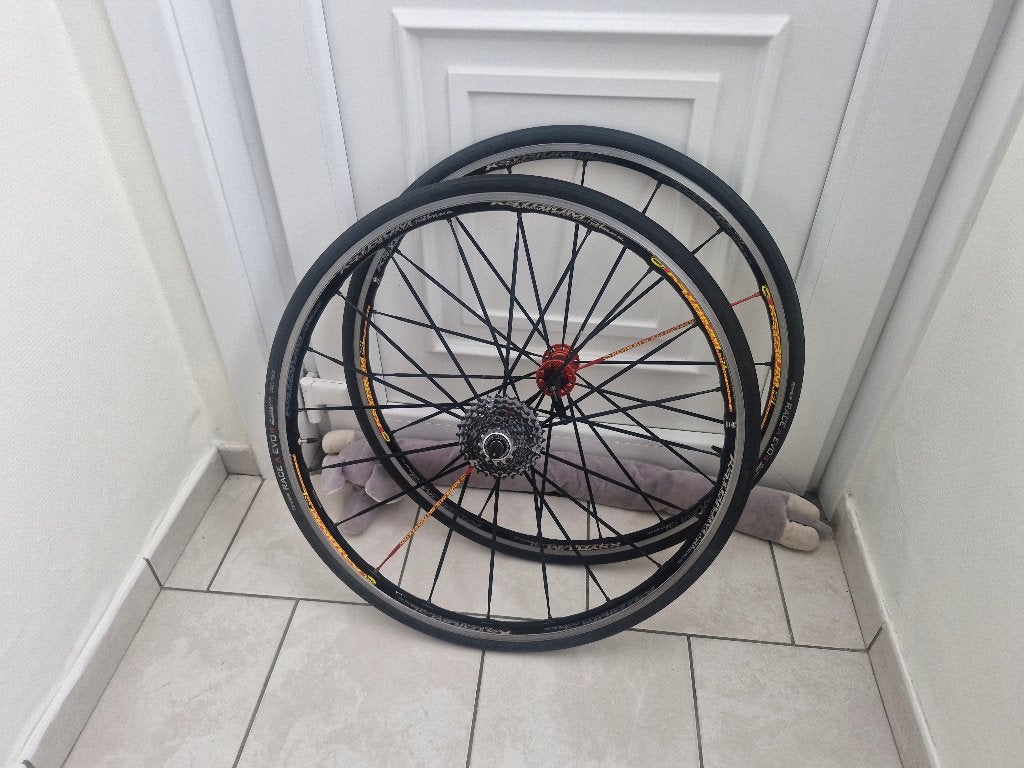 ROUES MAVIC KSYRIUM SL SUPERLIGHT, voir photos., Enlèvement