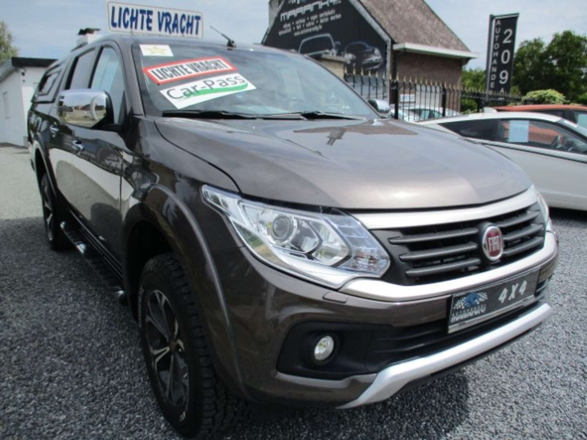 Fiat Fullback 2.4 D 181PK 4X4 FULL OPTION LEDER LV5PL VERKOC, Multifunctioneel stuurwiel, 4 deurs, 4 cilinders, Bruin
