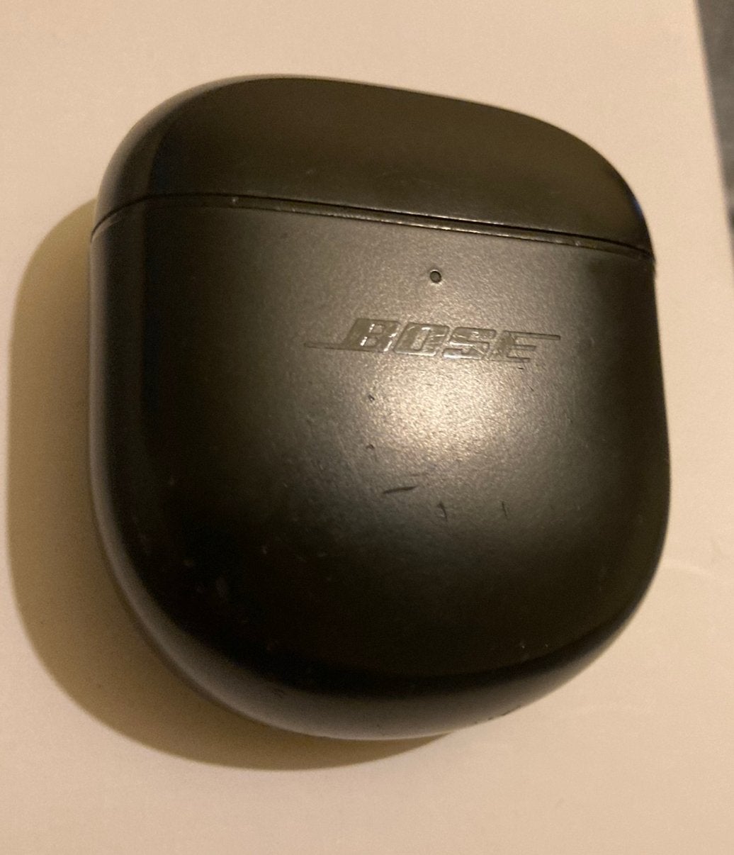 Boîtier de charge noir pour des écouteurs sans fil Bose, Telecommunicatie, Ophalen of Verzenden, Zo goed als nieuw, Zwart, Bose