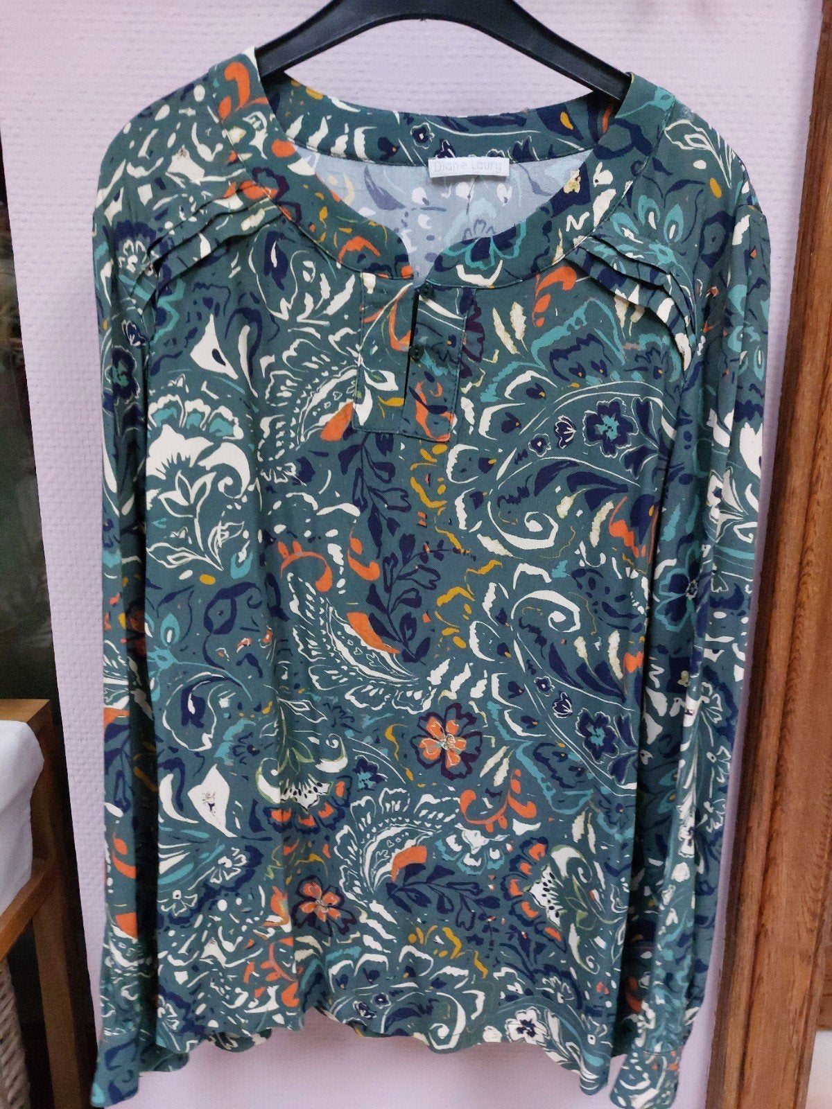 2 praktisch nieuwe blouses medium, Kleding | Dames, Blouses en Tunieken, Ophalen