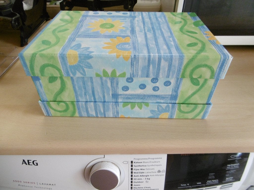 jolie boîte en carton, sans défauts, Multicolore, Enlèvement ou Envoi, Overige thema's, Comme neuf
