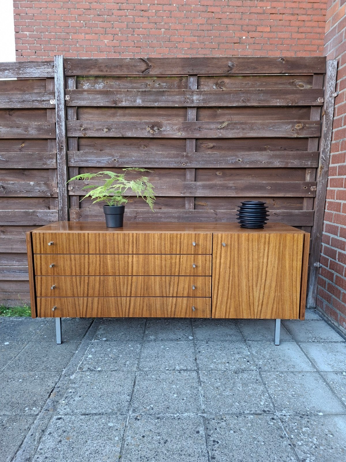 Pieter de Bruyne vintage dressoir, Huis en Inrichting, Kasten | Dressoirs, Ophalen, Metaal