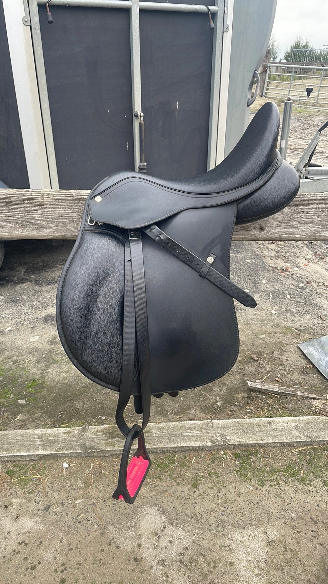 Selle polyvalente Wintec 16,5 pouces, Animaux & Accessoires, Chevaux & Poneys | Selles, Enlèvement ou Envoi, Polyvalence, S (16 ou 16.5 pouces)