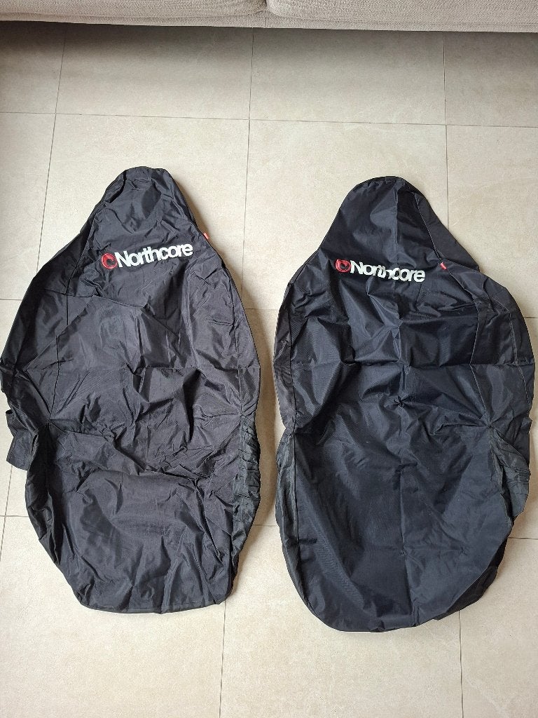 2 waterproof hoezen autozetels NorthCore (nieuw €34/stuk), Ophalen of Verzenden, Gebruikt