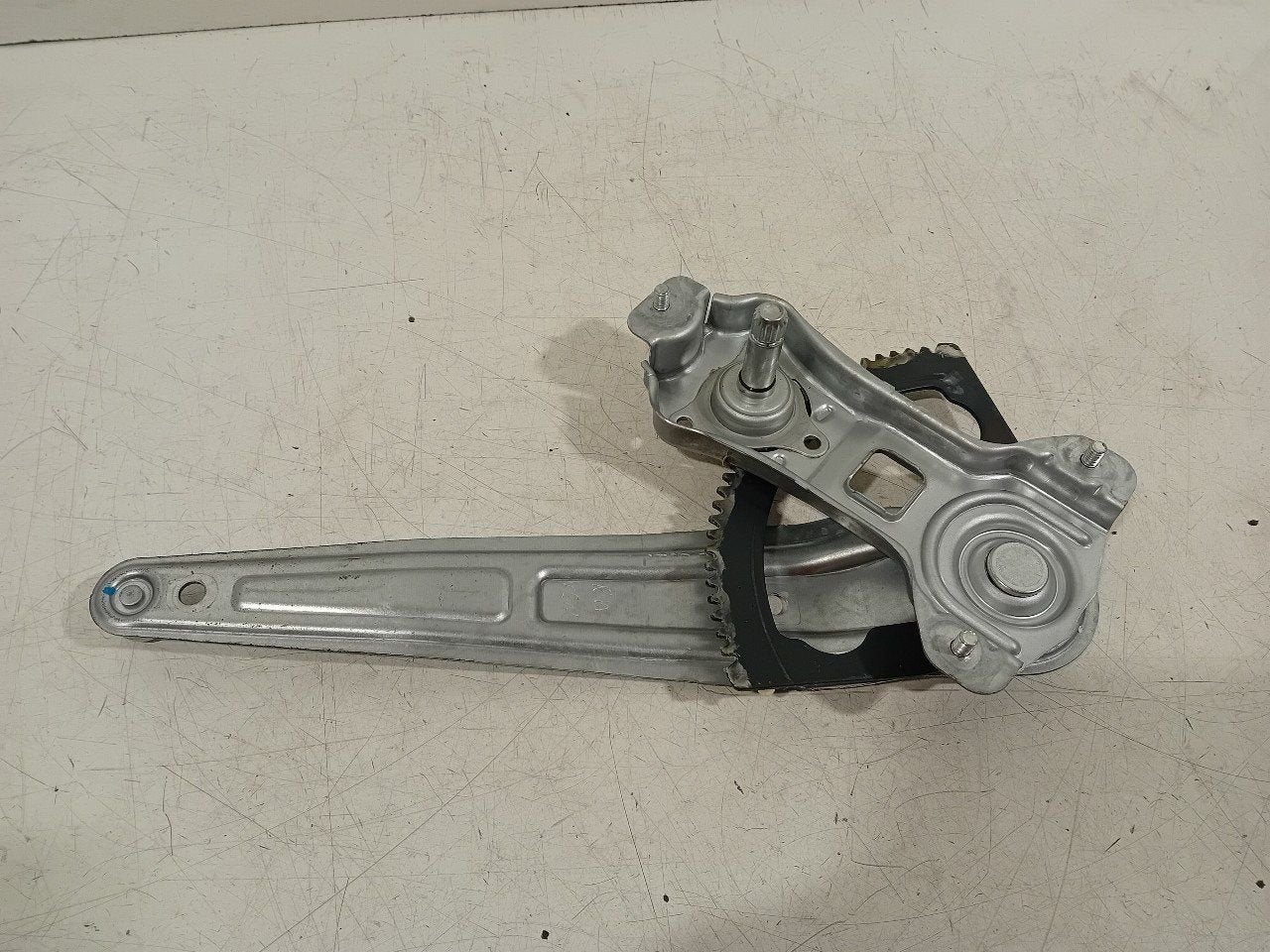Raammechaniek rechts achter Kia Picanto, Onderdelen@venauto.nl, Van der Ven Autorecycling B.V., Ettenseweg 76, 4706 PB Roosendaal, The Netherlands