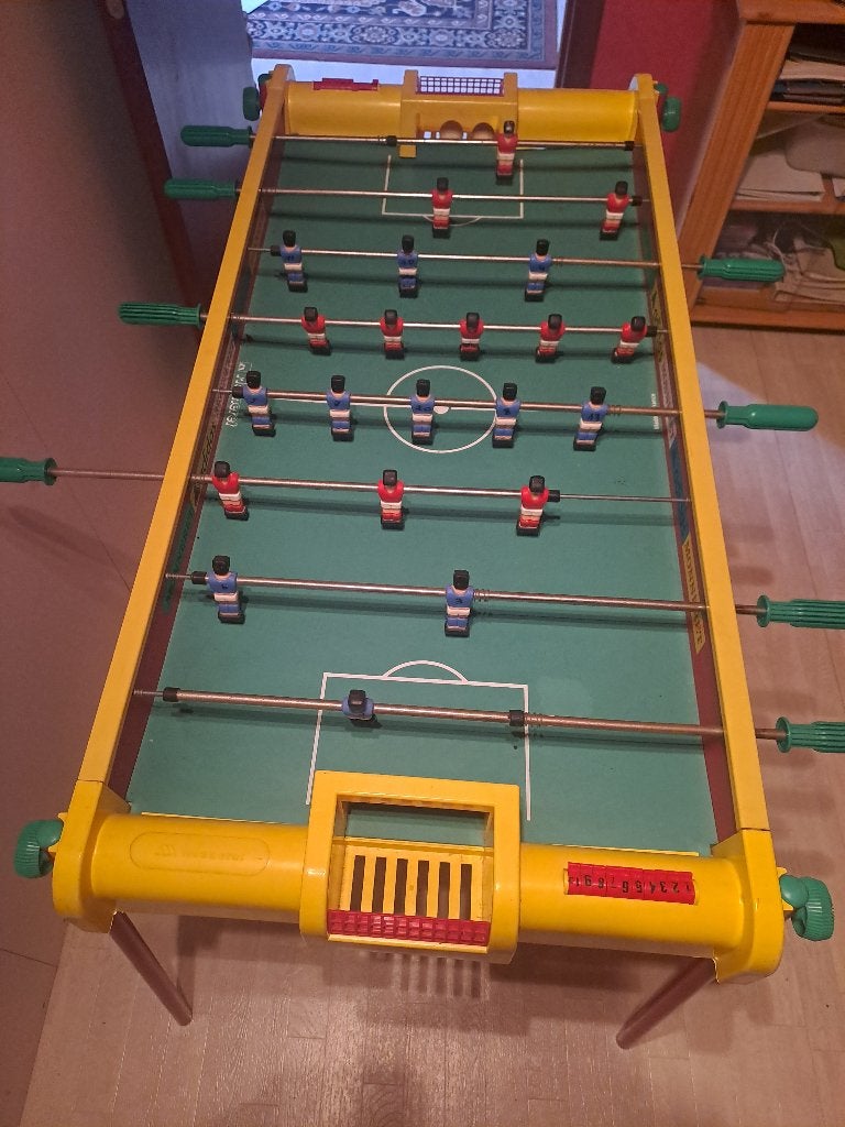 Voetbal tafel, Enfants & Bébés, Jouets | Tables de football, Enlèvement, Comme neuf