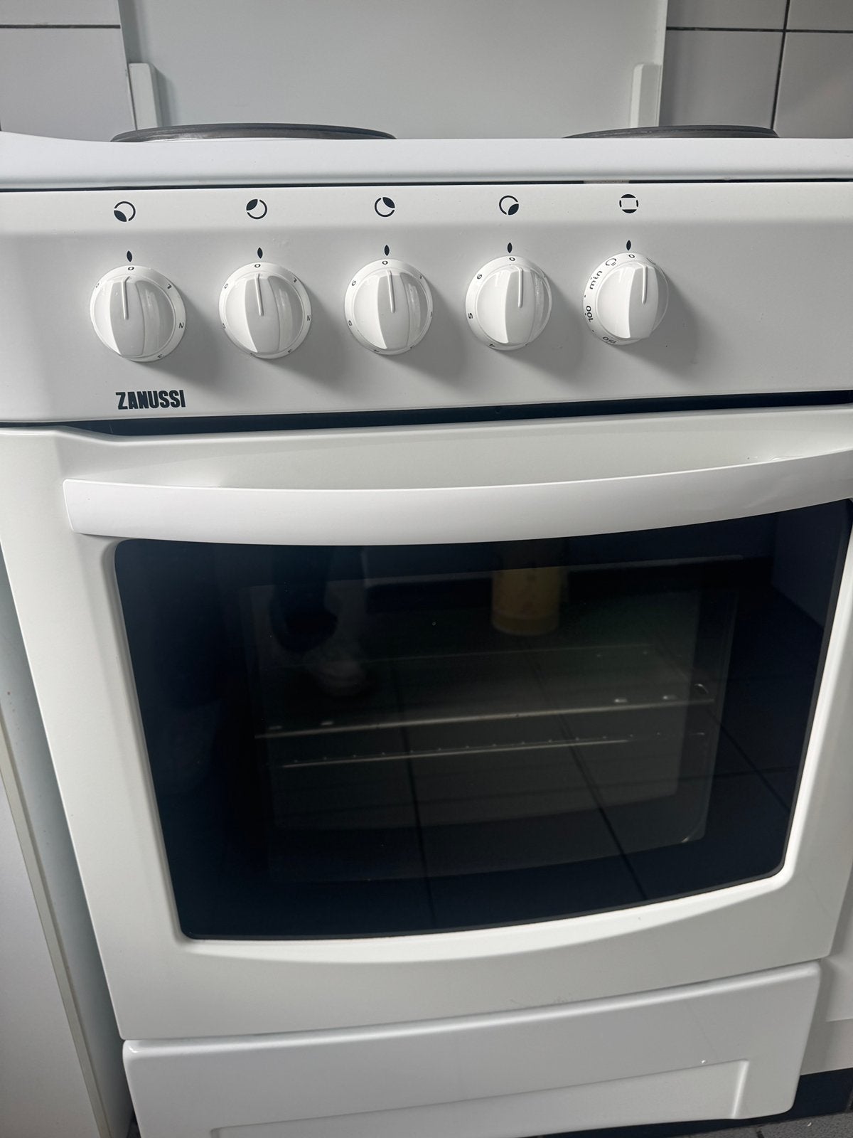 Cuisinière electrique avec four, Electroménager, 4 zones de cuisson, Comme neuf, Enlèvement, À Poser