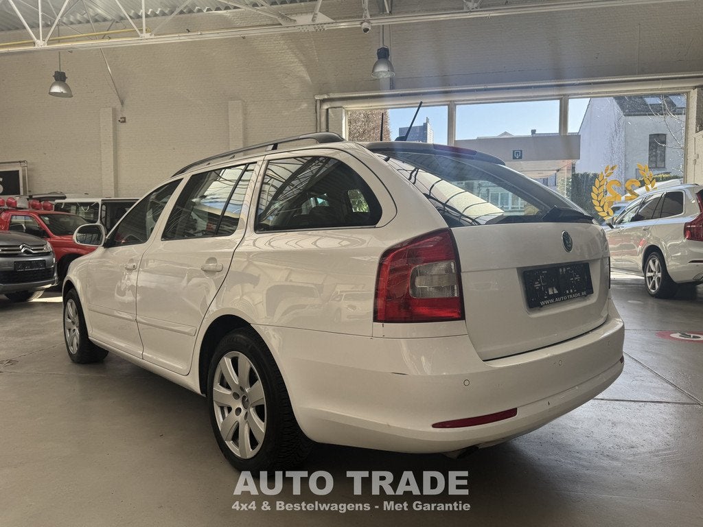 Skoda Octavia 1.6 Diesel | Airco | Sensoren | Cruise control, Voorwielaandrijving, Euro 5, 105 pk, Gebruikt