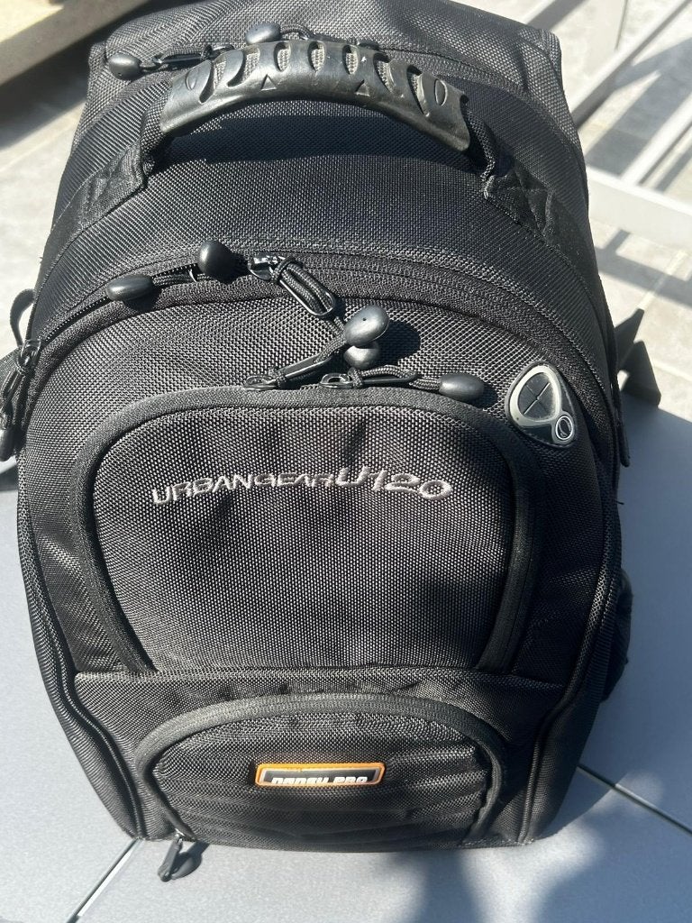 Cameratas Lowepro urban gear U120, TV, Hi-fi & Vidéo, Photo | Sacs pour appareil, Lowepro, Enlèvement ou Envoi, Hydrofuge, Comme neuf
