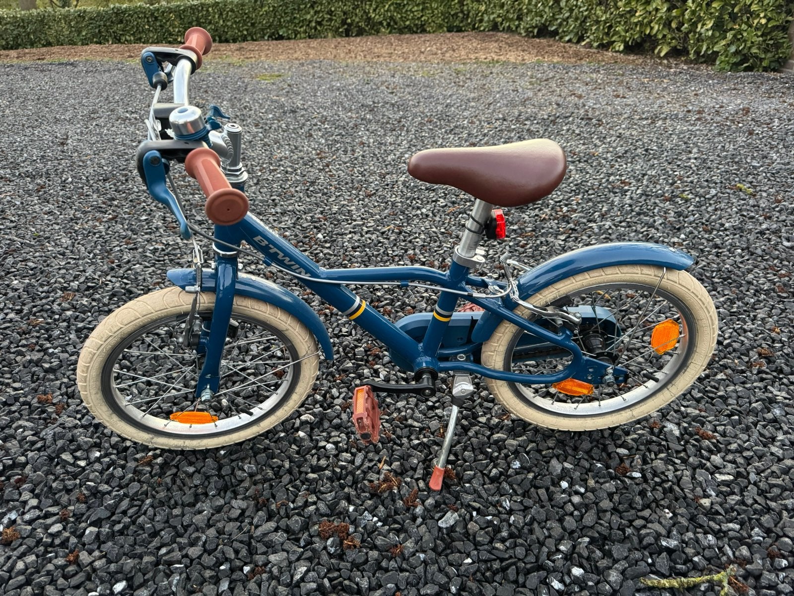 Decathlon B'twin 900 City blauwe 16" fiets met 2 wielen, Fietsen en Brommers, Fietsen | Kinderfietsjes, Ophalen, Zijwieltjes, Velgrem